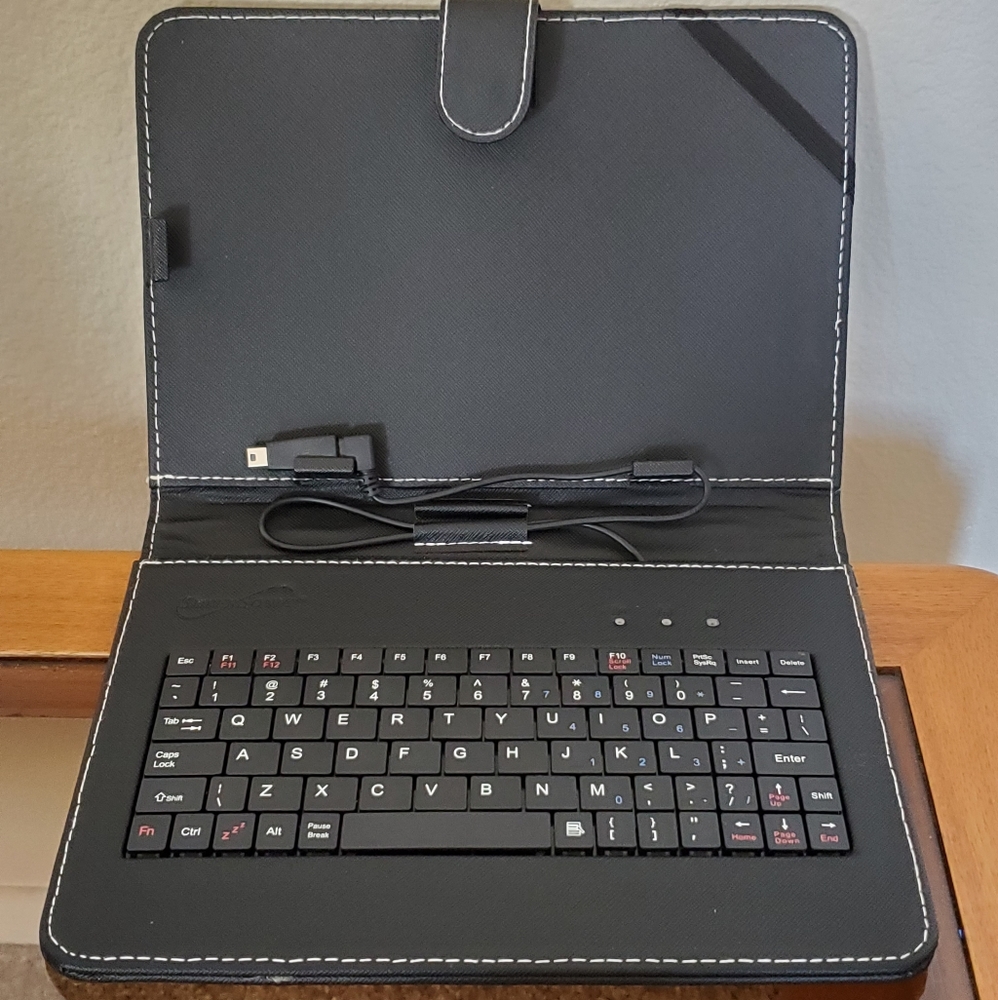 NEW - Supersonic -2 in 1 - 9" Tablet Keyboard Case